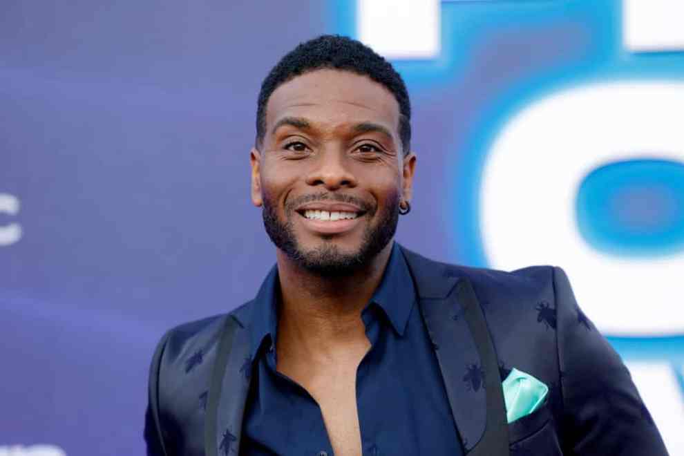 SANTA MONICA, CALIFORNIA - DECEMBER 06: Kel Mitchell attends the 2022 People's Choice Awards at Barker Hangar on December 06, 2022 in Santa Monica, California.