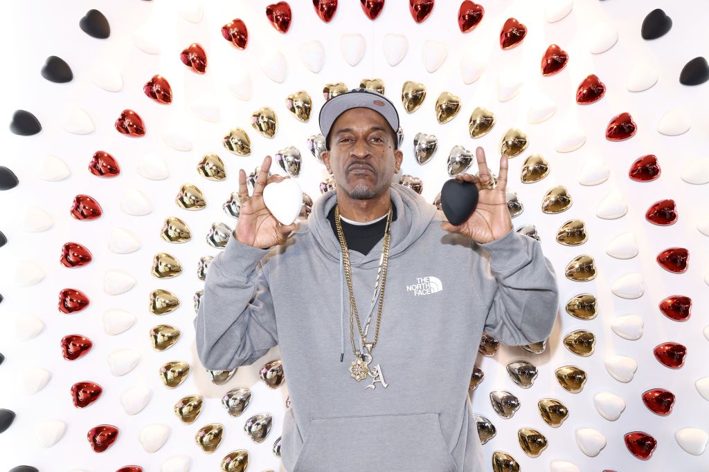 Rakim Reacts To Bottles Being Thrown At Him On Stage