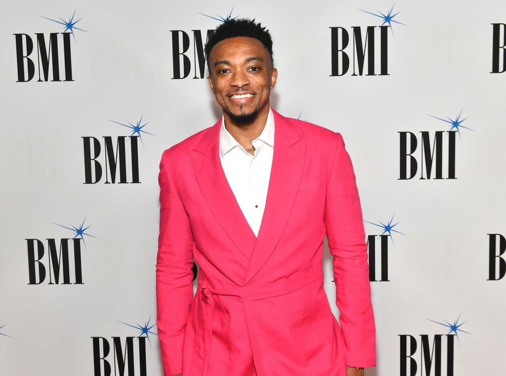 Gospel Artist Jonathan McReynolds Announces First Christmas EP ‘Red And Green’