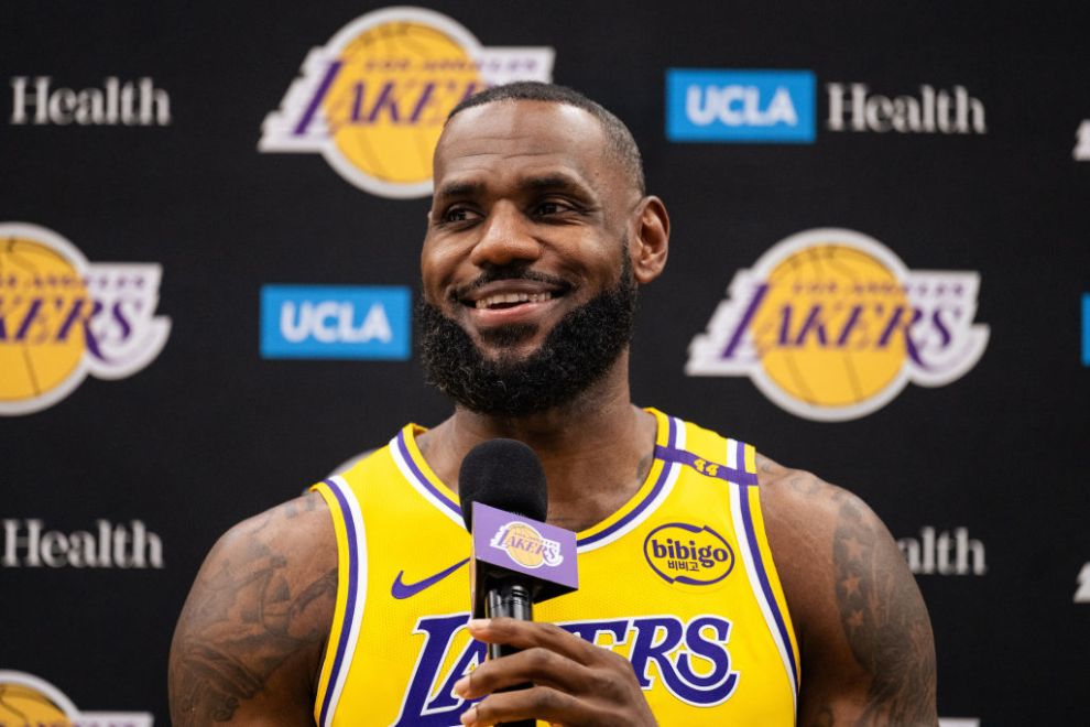 30 September 2024, USA, El Segundo: Basketball, NBA, Media Day, Los Angeles Lakers: LeBron James answers questions during a press conference. Photo: Maximilian Haupt/dpa