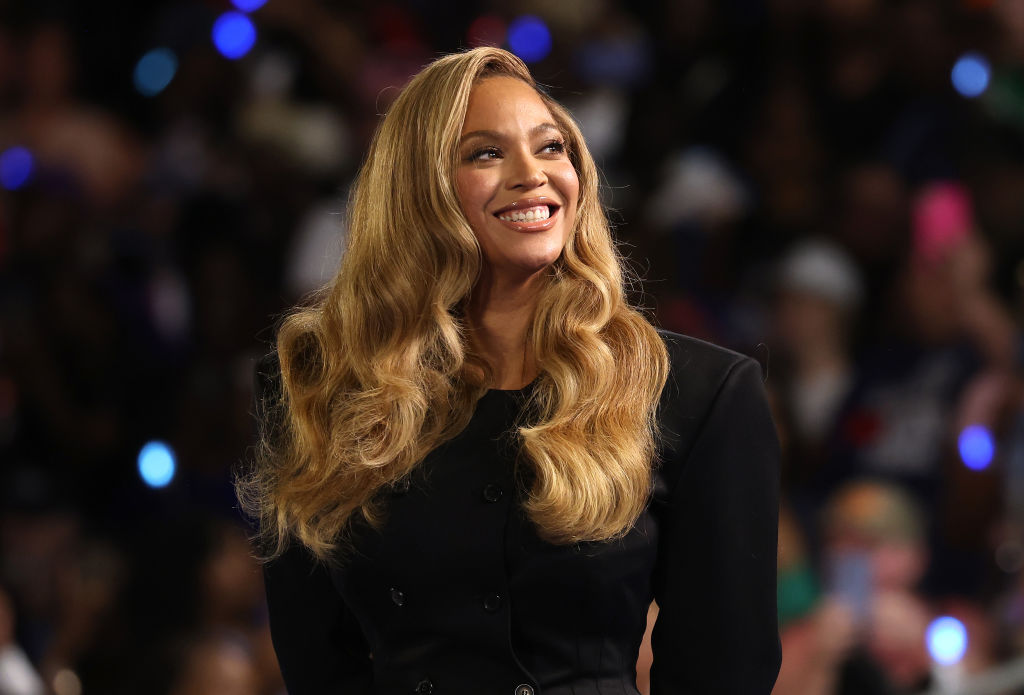 Beyoncé To Headline First-Ever NFL Christmas Gameday Performance