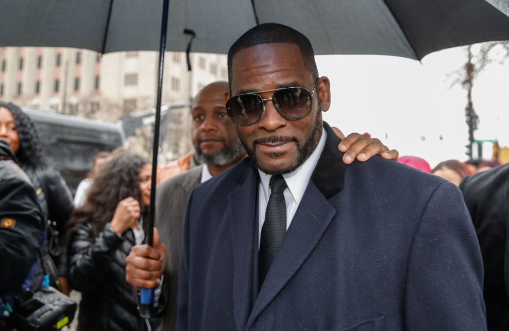 R. Kelly leaves the Leighton Criminal Court Building after a hearing on sexual abuse charges on May 7, 2019 in Chicago, Illinois. - Kelly is charged with 10 counts of aggravated sexual abuse.